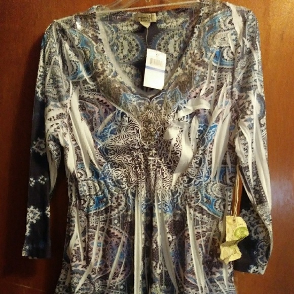 New One World top - Picture 1 of 3